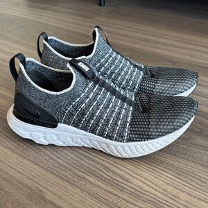 Nike React FlyKnit Black/White Slip-On